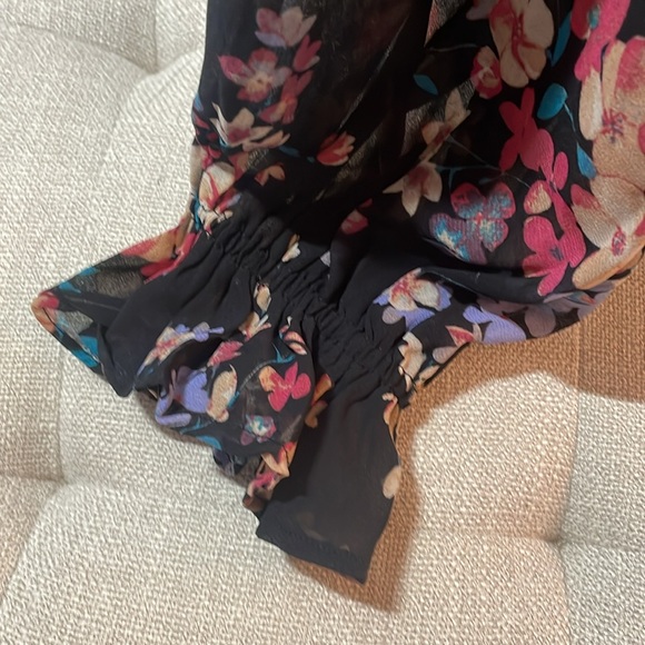 Vici Floral Blouse - Picture 2 of 6